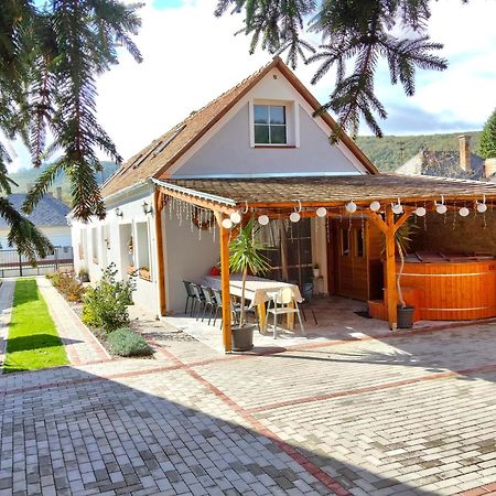 Borostyankut Wellness Home Bakonybel ภายนอก รูปภาพ