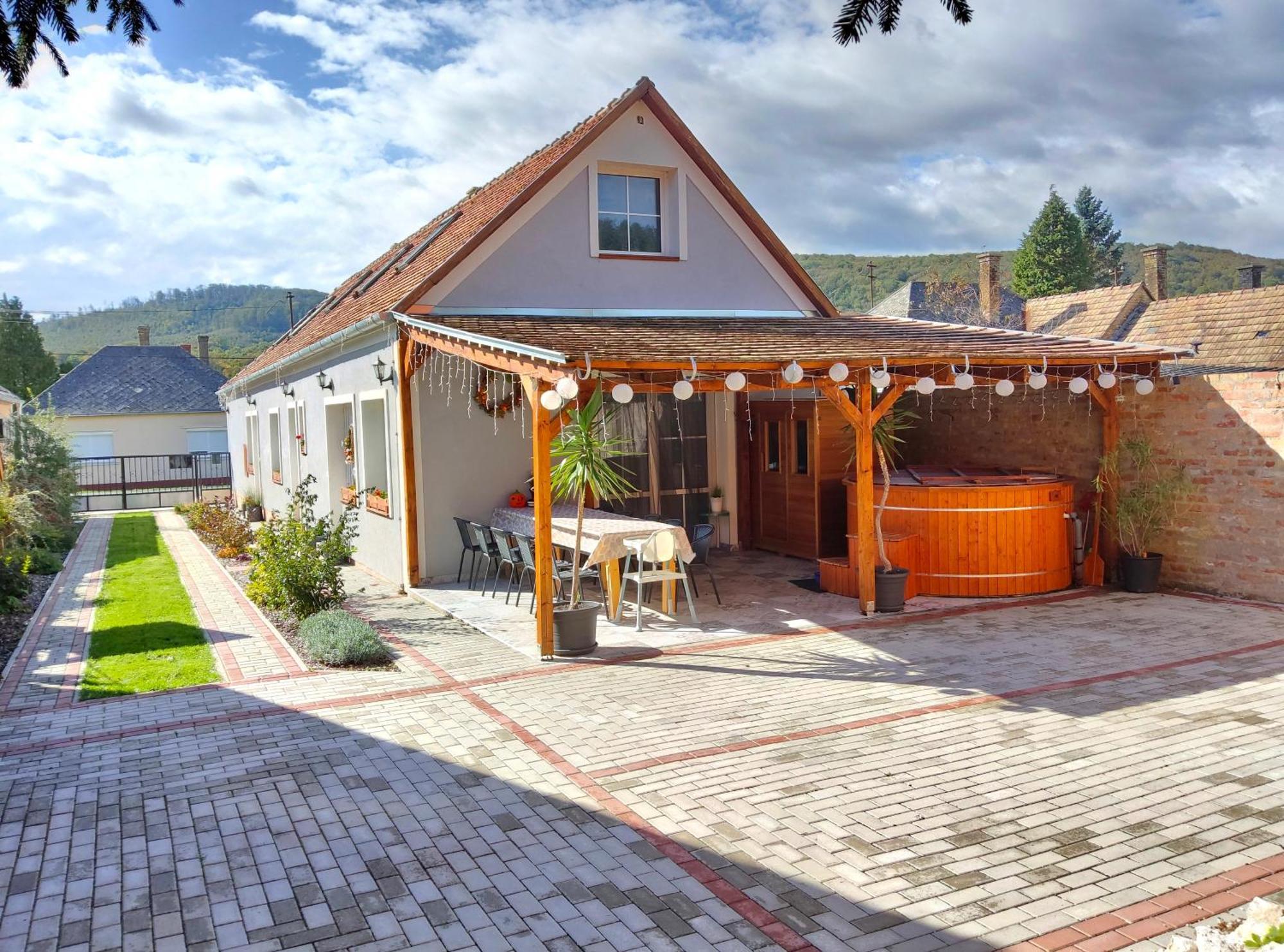 Borostyankut Wellness Home Bakonybel ภายนอก รูปภาพ