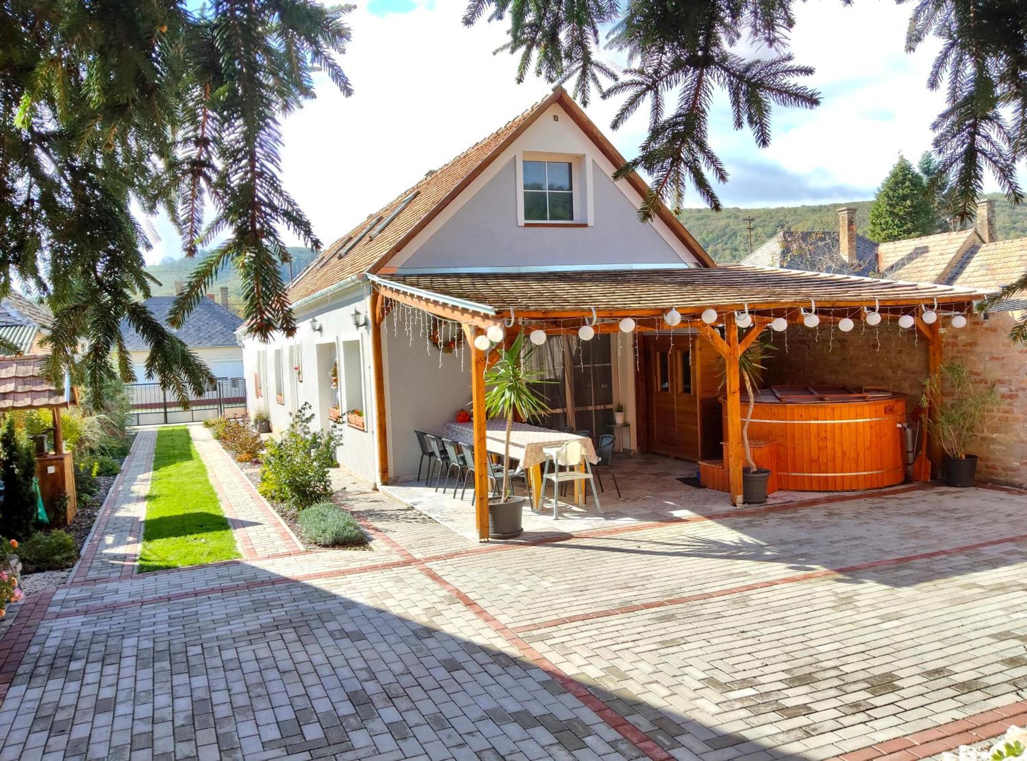Borostyankut Wellness Home Bakonybel ภายนอก รูปภาพ
